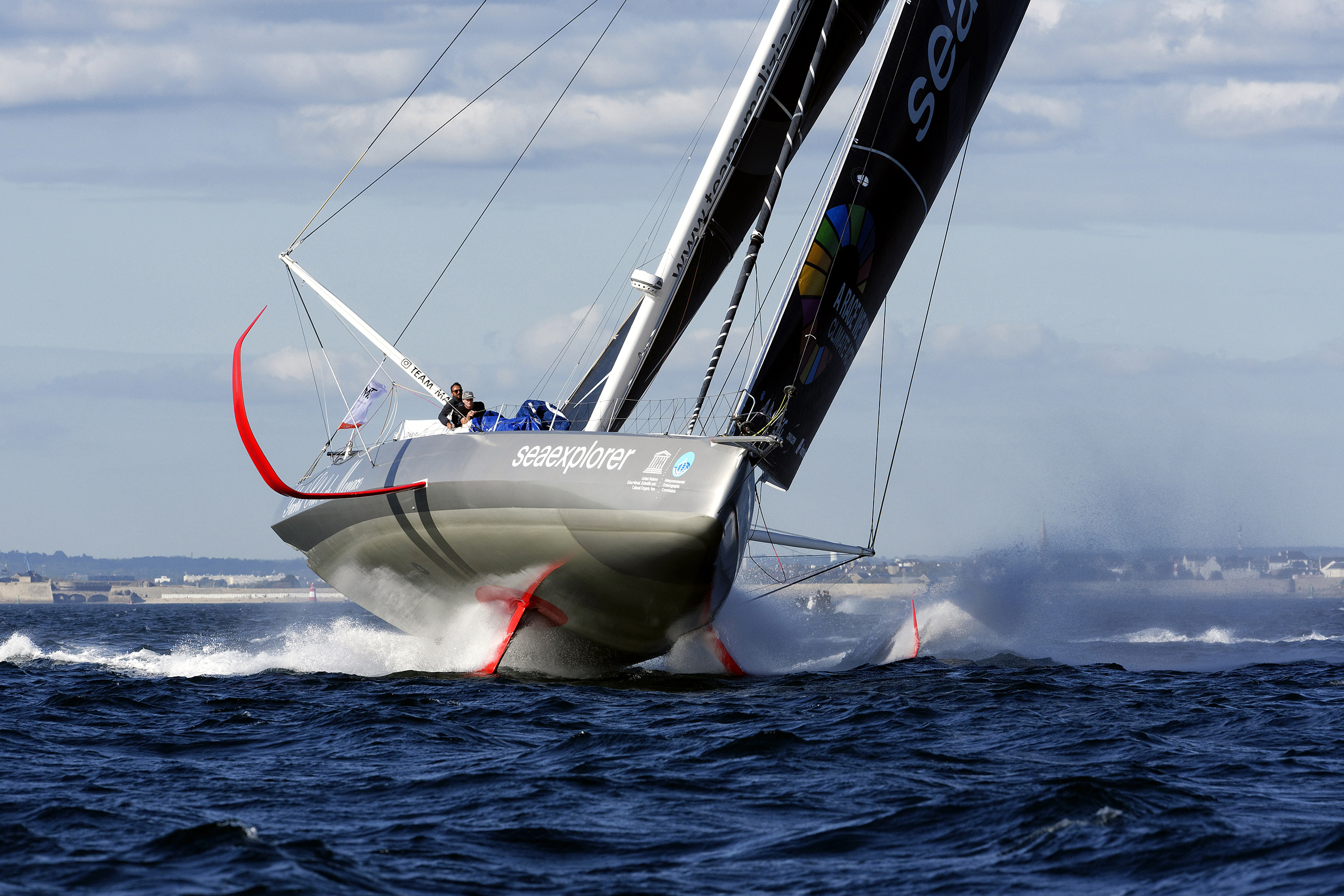 Mit diesem Schiff segelte der deutsche Segler Boris Herrmann einhand um die Welt (Regatta Vendée Globe).